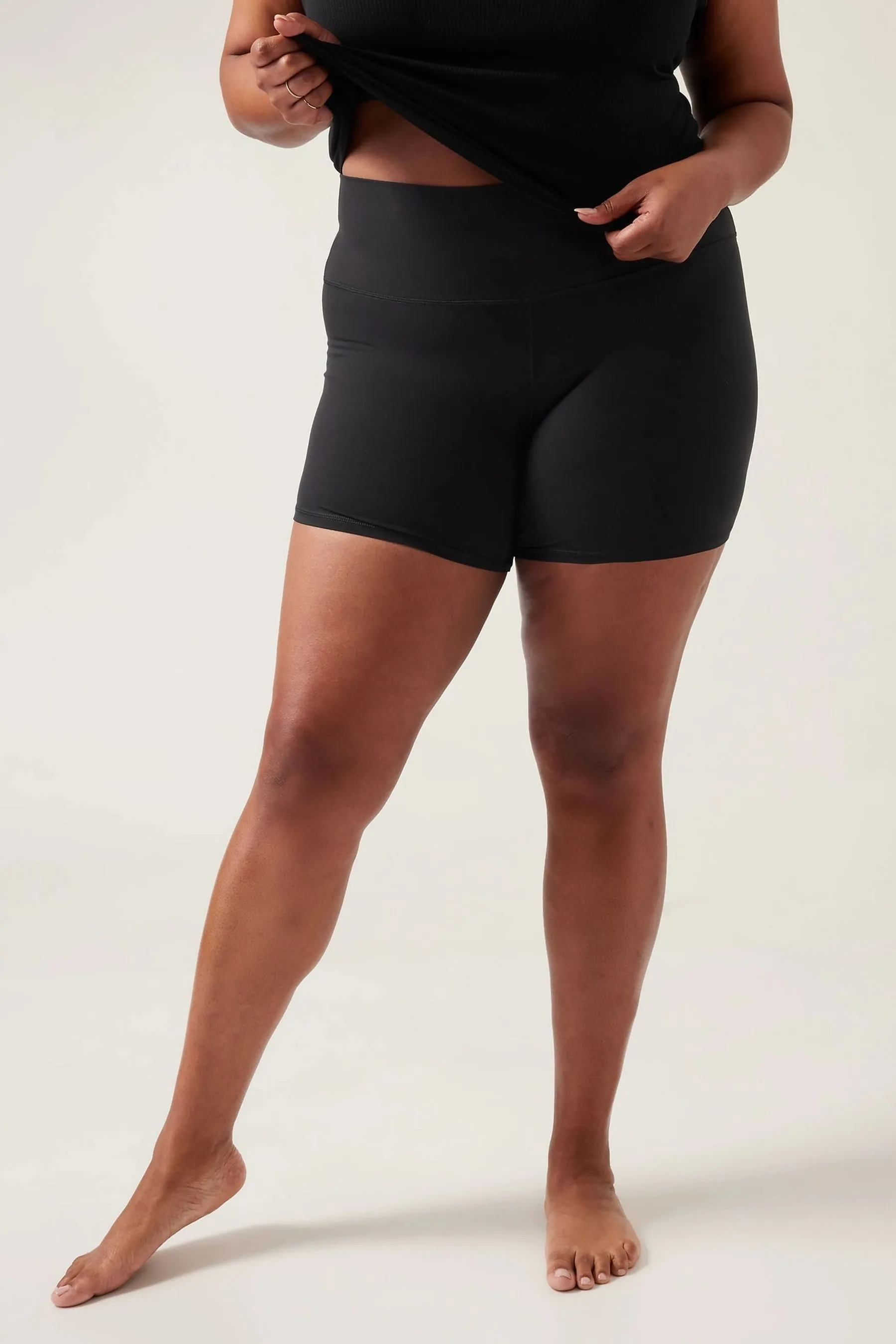 Athleta Black Transcend 5 Inch Mid Rise Cycle Shorts