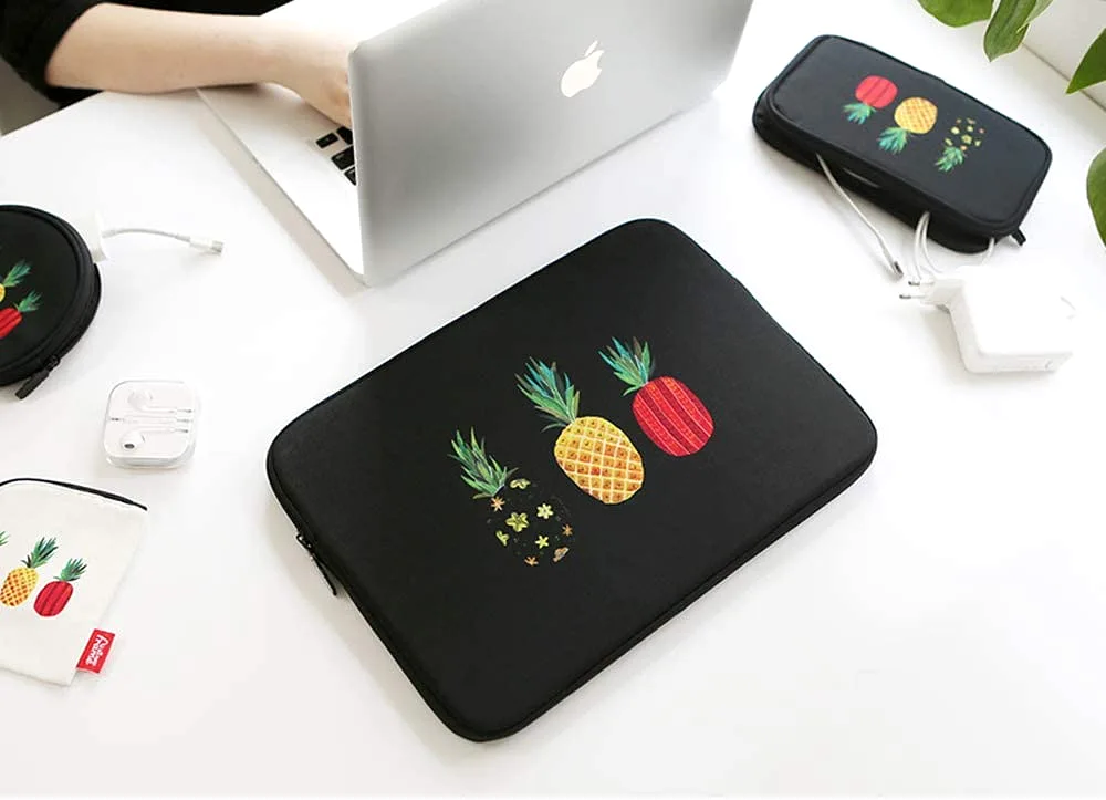 Black Pineapple Graphic iPad 11 13 15 17 inch Laptop Sleeves Cases Protective Covers Purses Handbags Square Cushion Pouches Desi