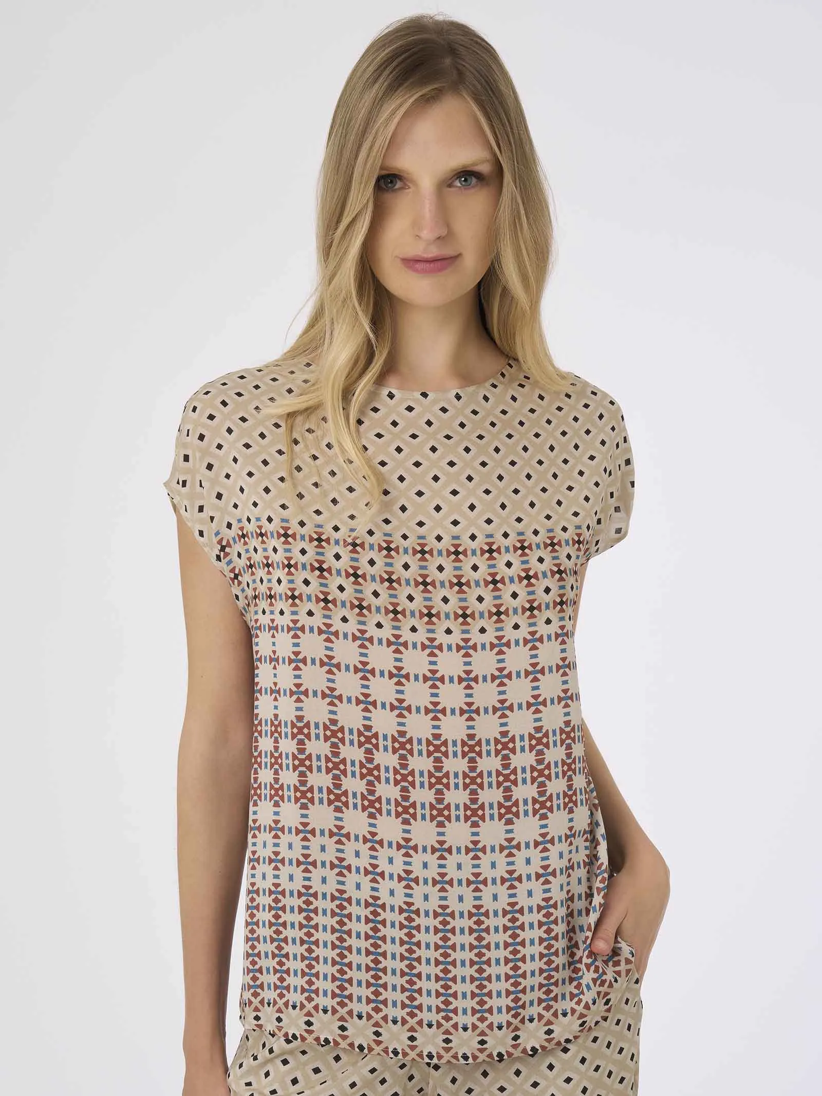 Blusa con stampa geometrica in mussola di EcoSeta - Fant. Irish Cream