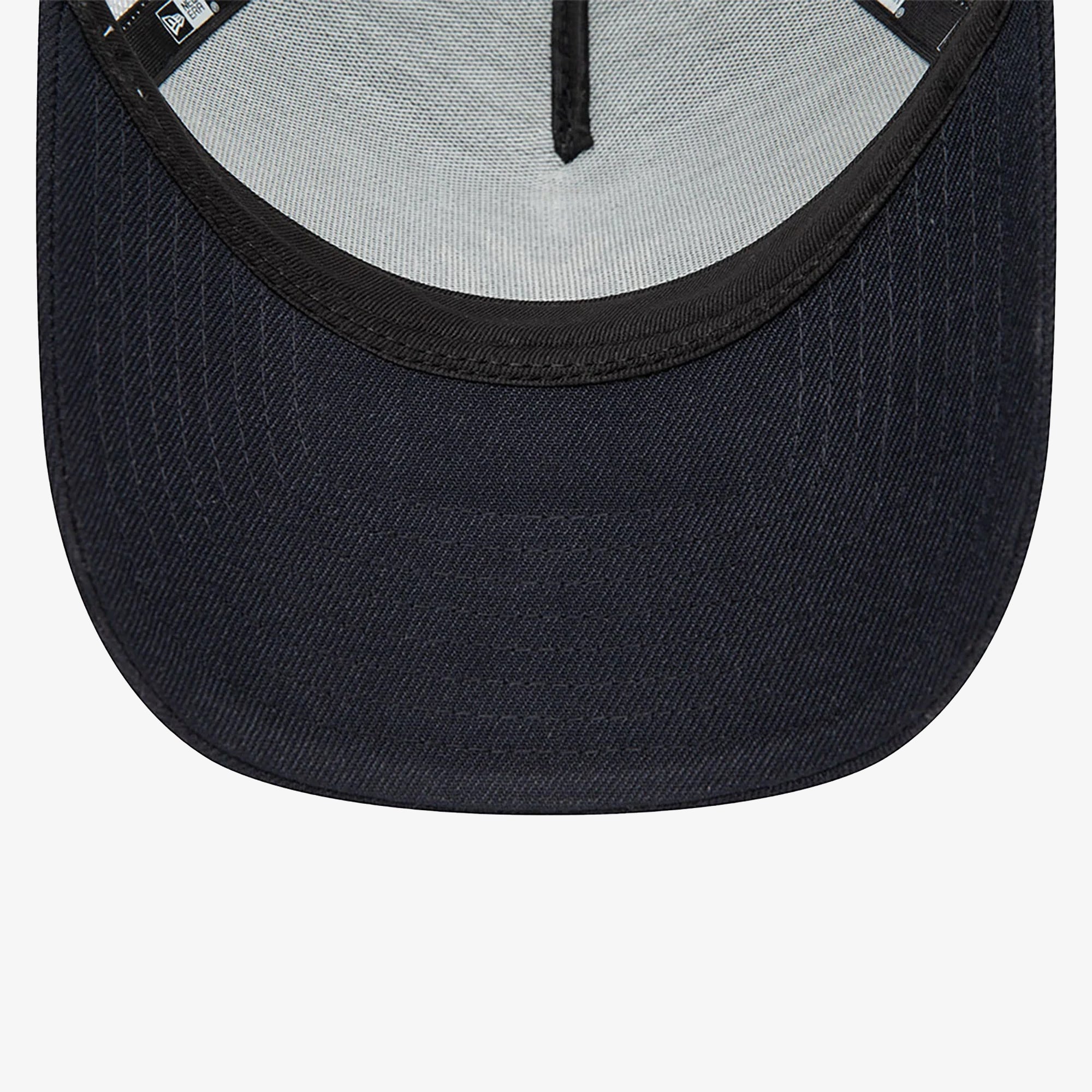 NEW YORK YANKEES BOUCLE NAVY TRUCKER CAP 'NAVY'