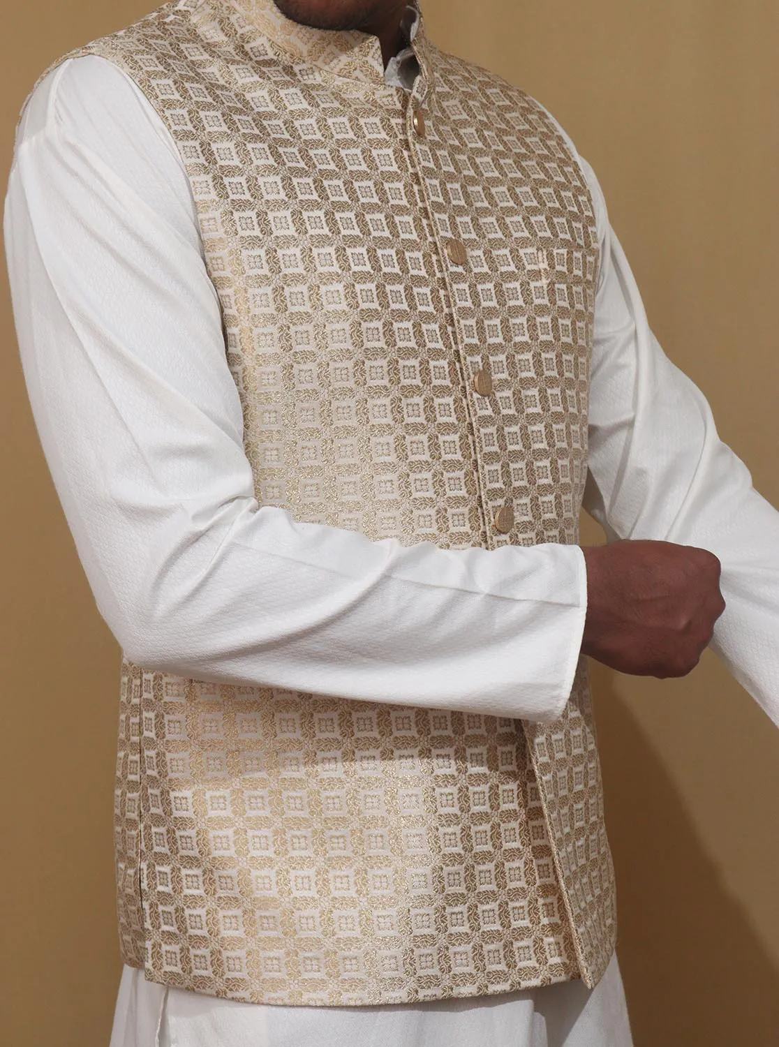 Stunning Off White Banarasi Silk Jacket: Luxurious Style and Versatility