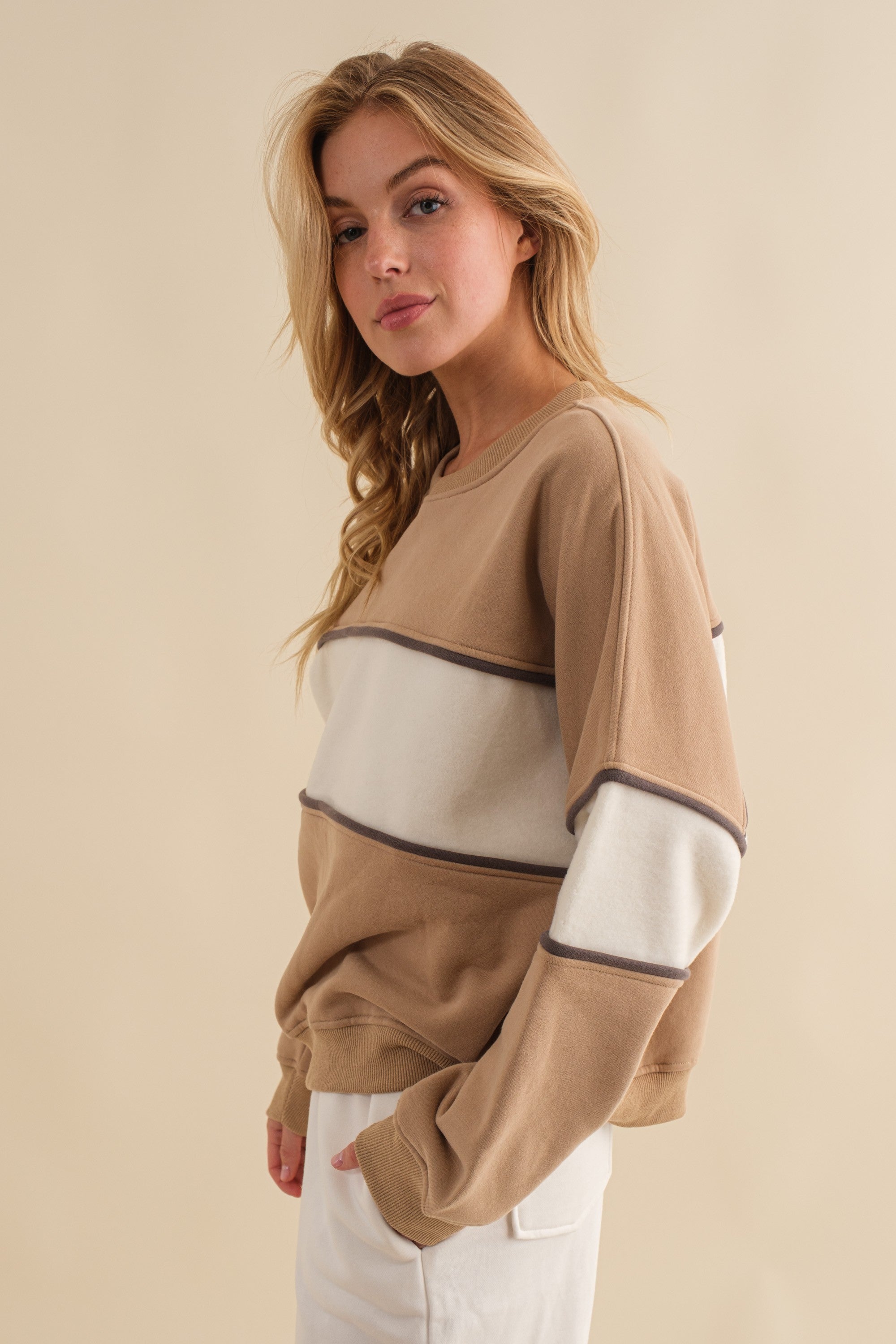 The Kyler Crew Neck Sweatshirt in Khaki & Cream