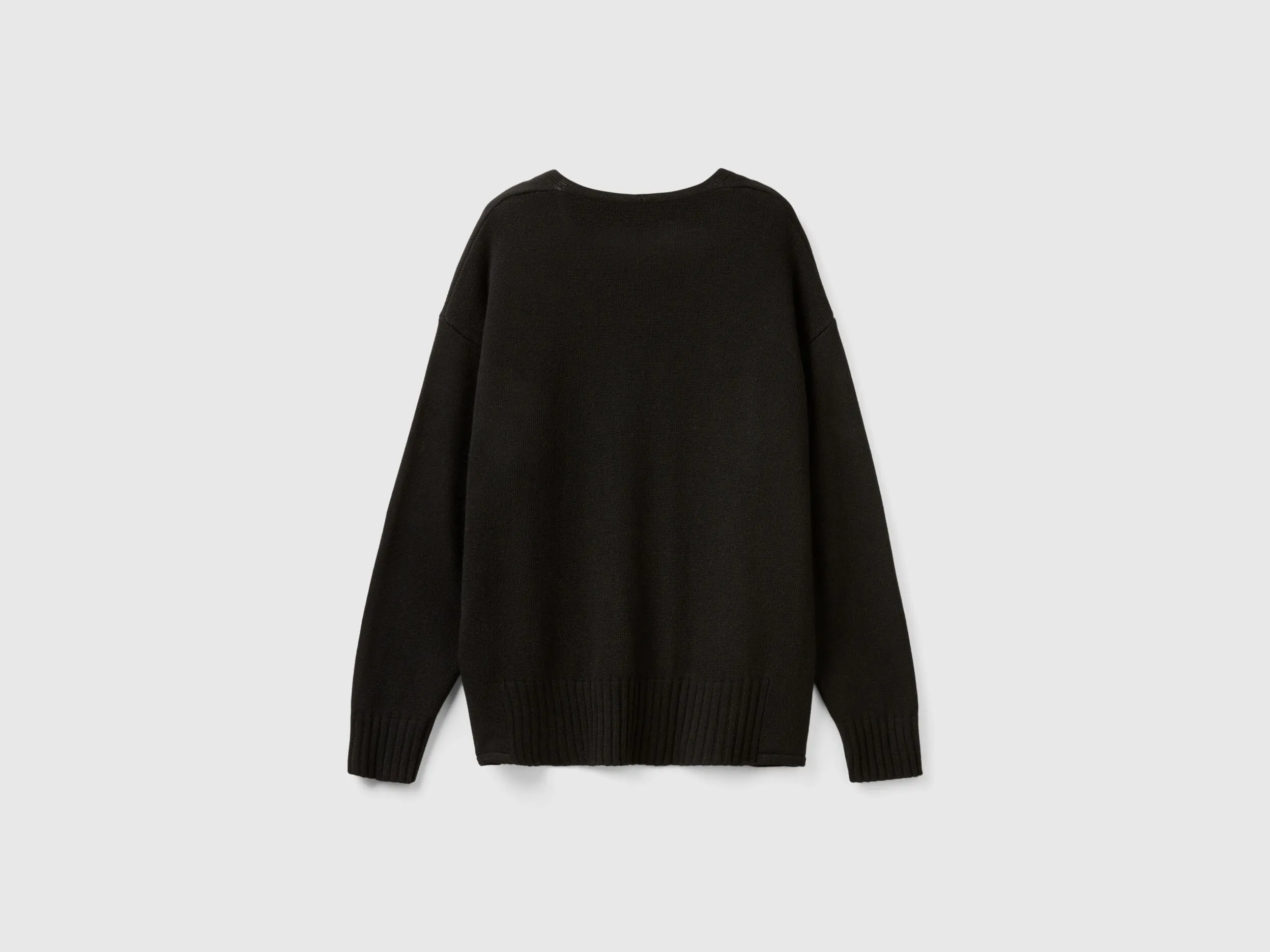 V-neck sweater in wool blend - Black | Benetton