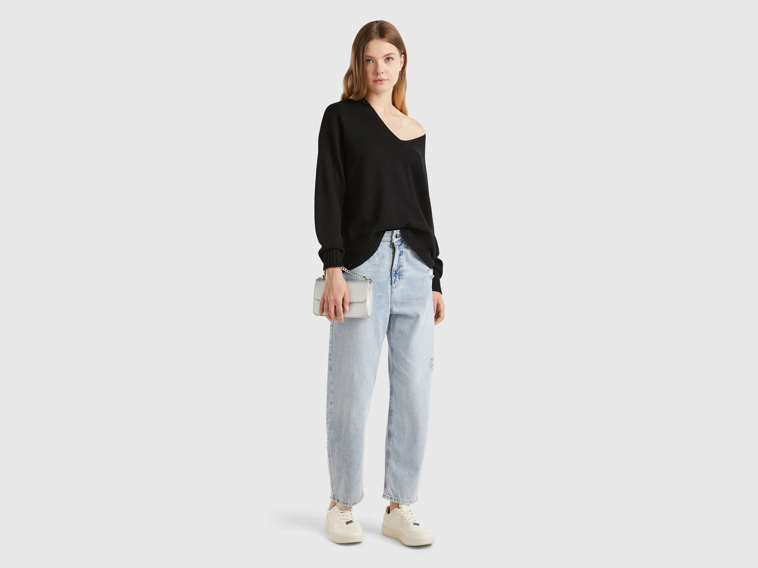 V-neck sweater in wool blend - Black | Benetton