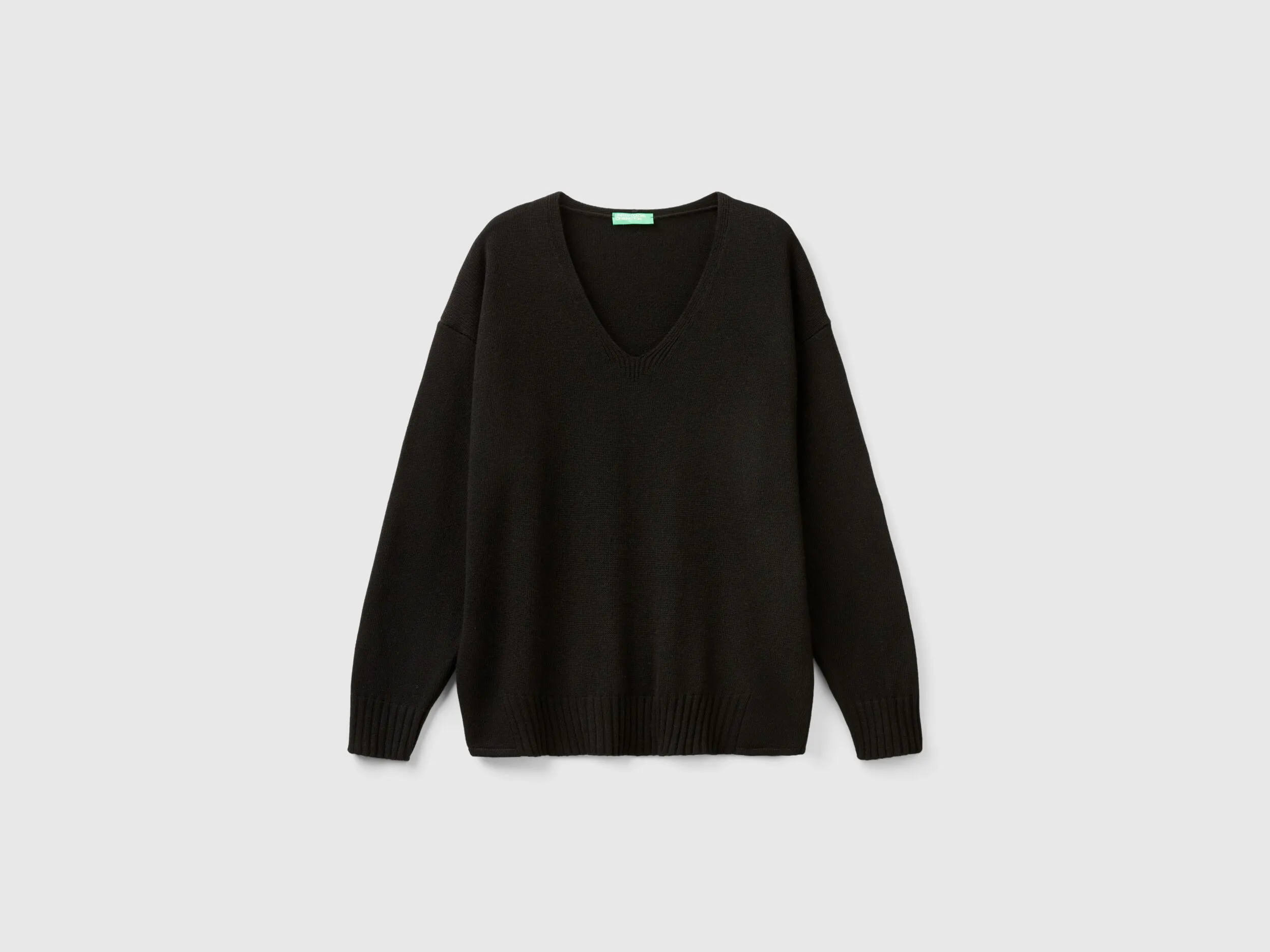 V-neck sweater in wool blend - Black | Benetton