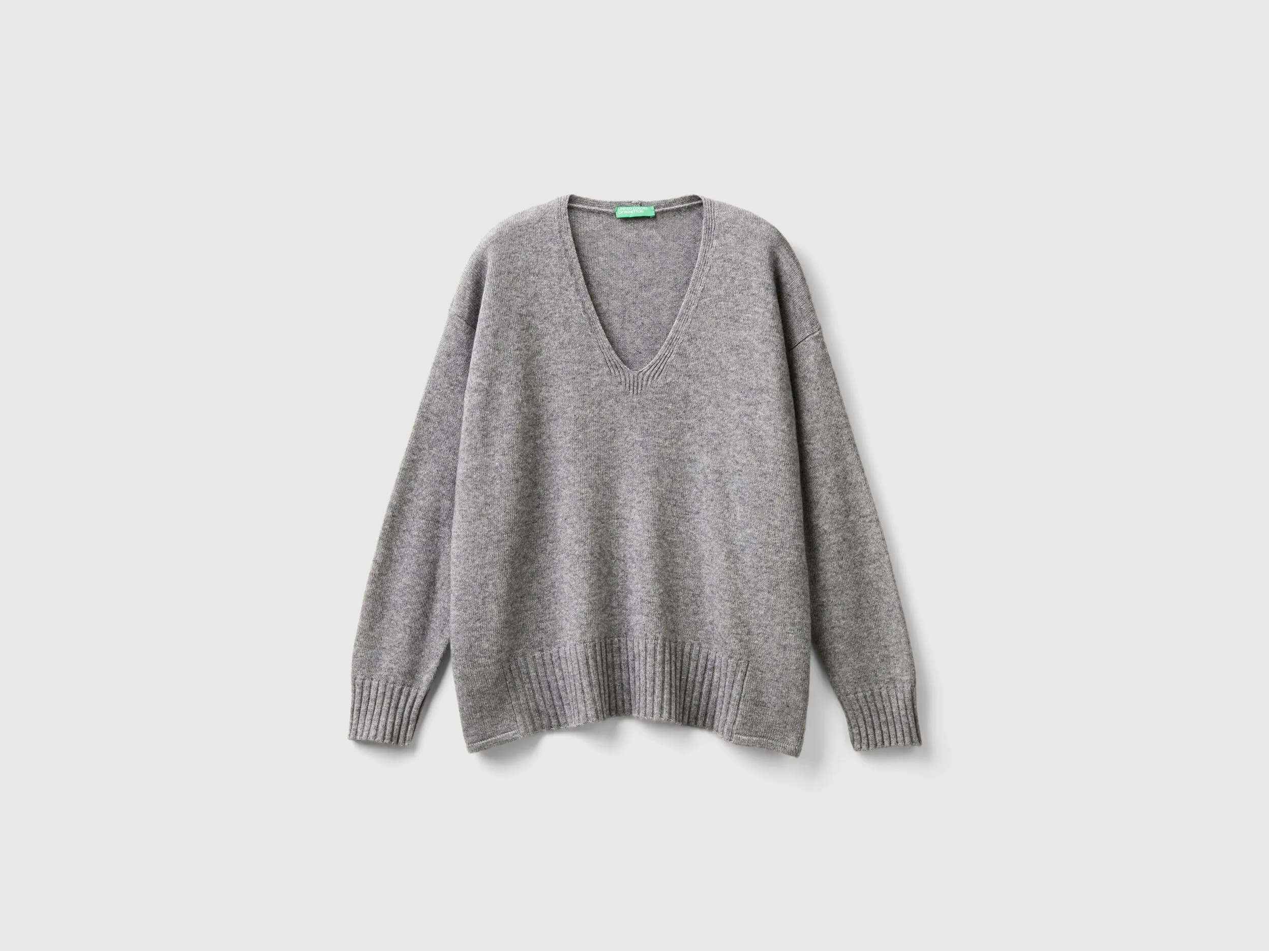 V-neck sweater in wool blend - Gray | Benetton